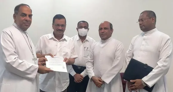 ന്യൂഡൽഹിയിലെ അന്ധേരിയ മോഡിൽ പള്ളി തകർത്തതിനെതിരെ ഇടപെടൽ ആവശ്യപ്പെട്ട് ഡൽഹി മുഖ്യമന്ത്രി അരവിന്ദ് കെജ്‌രിവാളിനെ സന്ദർശിച്ച് ഫരീദാബാദ് രൂപതാ മെത്രാൻ ആർച്ച്ബിഷപ് കുര്യാക്കോസ് ഭരണികുളങ്ങര