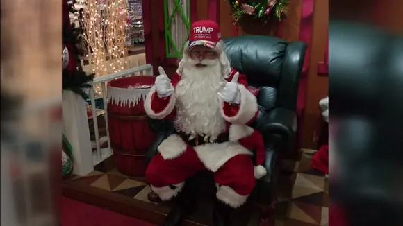 സാന്റാക്ലോസിന്റെ വേഷമണിഞ്ഞ് ട്രം‌പിന്റെ തൊപ്പി ധരിച്ച മാള്‍ ജീവനക്കാരനെ ജോലിയില്‍ നിന്ന് പിരിച്ചുവിട്ടു