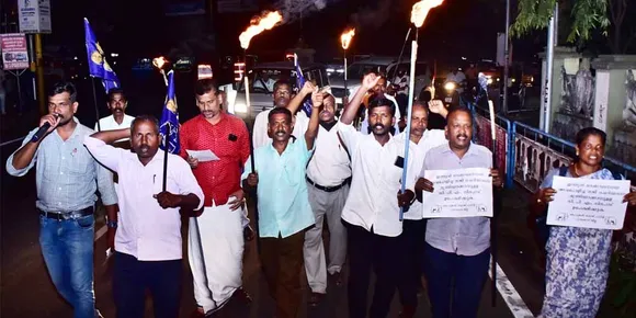 സജി ചെറിയാനെ മന്ത്രിയാക്കുന്നതില്‍ പ്രതിഷേധിച്ച് ബിഎസ്‌പി പാലക്കാട് ജില്ലാ കമ്മിറ്റി പന്തം കൊളുത്തി പ്രകടനം നടത്തി