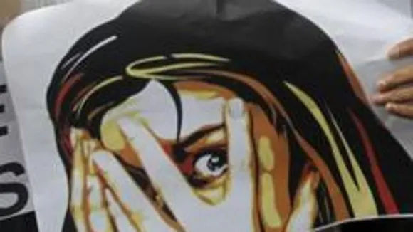 12കാരിയുടെ കണ്ണുനീർ !! ജാമ്യത്തിനായി കളക്ടർ കത്തുനൽകി, ഫീസ് വാങ്ങാതെ അഭിഭാഷകരുടെ നിര, കോടതിയിൽ പട്ടിണിയുടെ പ്രതീകമായി പിതാവ്.. ന്യായാധിപന്റെ കണ്ണ് നിറഞ്ഞു