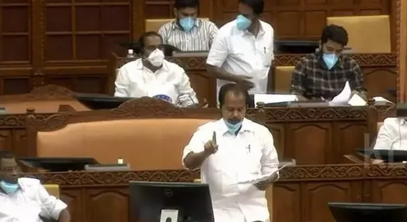 കെ.ടി ജലീൽ വിശുദ്ധ ഖുർആനുമായി തെക്ക് വടക്ക് നടക്കുകയാണ്; ജനപിന്തുണ സർക്കാരിനൊപ്പം ഇല്ലെന്ന് കണ്ടെത്താൻ പാഴൂ‌ർ പടിപ്പുര പോകേണ്ട കാര്യമില്ല; ചക്രവ്യൂഹത്തിൽ അകപ്പെട്ട മുഖ്യമന്ത്രി രാജി വയ്ക്കുന്നതാണ് നല്ലതെന്ന് പി.ടി തോമസ്