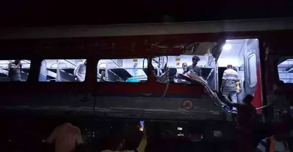 ഒഡീഷയിൽ ട്രെയിനുകൾ കൂട്ടിയിടിച്ച് പാളം തെറ്റി; 6 പേർ മരിച്ചതായി റിപ്പോർട്ട്, ഒട്ടേറെപ്പേർക്കു പരുക്ക്