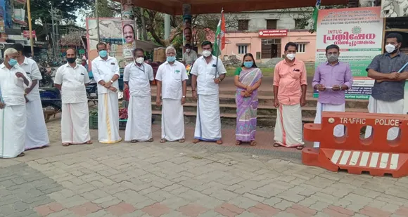 വിദ്യാഭ്യാസമന്ത്രി വി ശിവൻകുട്ടി രാജിവയ്ക്കണമെന്നാവശ്യപ്പെട്ടുകൊണ്ട് കോൺഗ്രസ് നെന്മാറ മണ്ഡലം കമ്മിറ്റി നെന്മാറ ബസ്സ് സ്റ്റാൻഡ് പരിസരത്ത് പ്രതിഷേധ സമരം നടത്തി