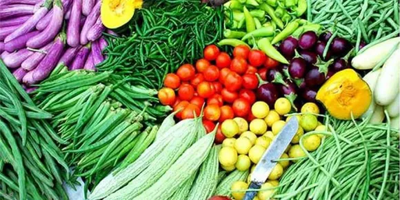 കുതിച്ചുയർന്ന് പച്ചക്കറി വില; 35 രൂപ വരെ കൂടി; പലവ്യഞ്ജനത്തിനും വില കുതിച്ചുയരുന്നു: ഇനിയും ഉയരുമെന്ന്‌ വ്യാപാരികൾ