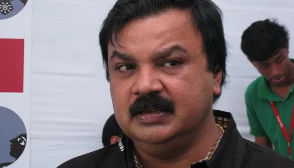 ‘പട്ടിണിയുടെ അങ്ങേയറ്റത്തെത്തി കഴിഞ്ഞു സിനിമ വ്യവസായം. ഇപ്പഴെങ്കിലും ഒരു കൈത്താങ്ങ് കിട്ടിയില്ലെങ്കില്‍ ശരിയാവില്ല; ഇനി കൊറോണയെ നമുക്ക് നേരിടണമെങ്കില്‍ വാക്സിനേഷന്‍ മാത്രമേ മാര്‍ഗ്ഗമുള്ളു; ഇടവേള ബാബു