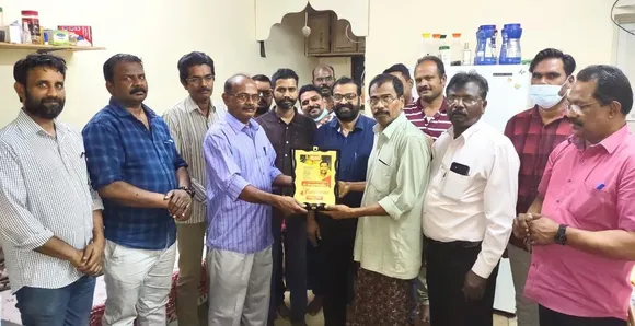 അച്യുതൻ കുട്ടിക്ക് കേളി യാത്രയയപ്പ് നൽകി