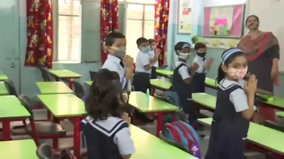 തമിഴ്നാട്ടിൽ സ്‌കൂളിൽ ജാതി തിരിച്ച് ഇരുത്തി; ‘ കൊറോണ പ്രോട്ടോക്കോൾ ‘ എന്ന് ന്യായീകരണം, ജാതി അടിസ്ഥാനത്തിൽ വിദ്യാർത്ഥികളുടെ ഹാജർ സൂക്ഷിക്കുന്നതായും ആരോപണം
