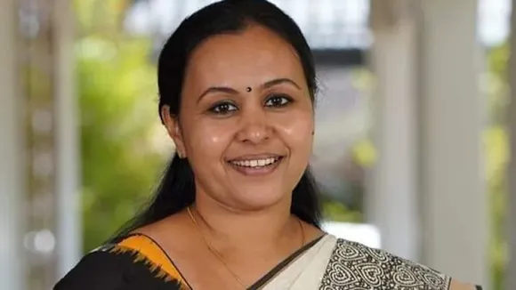 സംസ്ഥാനത്തെ കോവിഡ് മരണം റിപ്പോര്‍ട്ട് ചെയ്യാന്‍ ജില്ലാതല വികേന്ദ്രീകൃത ഓണ്‍ലൈന്‍ സംവിധാനത്തിന് അനുമതി; മരണം റിപ്പോര്‍ട്ട് ചെയ്യുന്നത് ഓണ്‍ലൈന്‍ മാര്‍ഗത്തിലൂടെയാക്കുന്നതിനാല്‍ കോവിഡ് മരണമാണോ അല്ലയോ എന്ന് സ്ഥിരീകരിക്കാനുള്ള കാലതാമസം പരമാവധി കുറയ്ക്കാന്‍ സാധിക്കുമെന്ന് മന്ത്രി വീണാ ജോര്‍ജ്‌