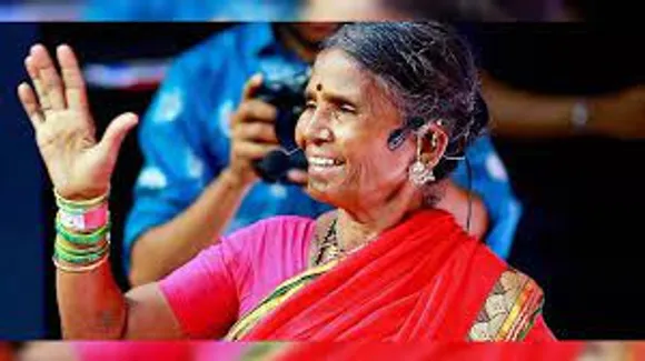 ആദ്യമായി വിമാനത്തില്‍ കയറുന്ന സന്തോഷത്തില്‍ തെലങ്കാനയിലെ പ്രമുഖ വ്ലോഗര്‍ മില്‍കുറി ഗംഗവ്വ