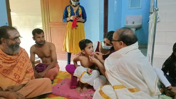 ആയിരക്കണക്കിന് കുരുന്നുകൾ വിജയദശമി ദിനത്തിൽ ആദ്യാക്ഷരം കുറിച്ചു