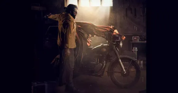 സ്റ്റൈലിഷ് ലുക്കിൽ റൈഡിനൊരുങ്ങി മമ്മൂട്ടി; ബസൂക്ക ഫസ്റ്റ് ലുക്ക് പുറത്ത്