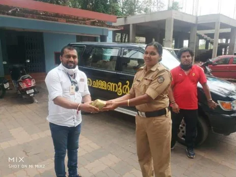 പോലീസ് സേനയ്ക്ക് ദാഹമകറ്റാൻ ഇളനീരുമായി ഡോ. ബോബി ചെമ്മണൂർ