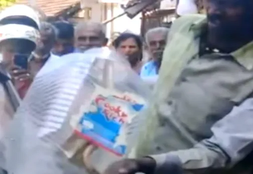 വാവ സുരേഷിനെ അണലി കടിച്ചത് ബോട്ടിലില്‍ കയറ്റുന്നതിനിടെ