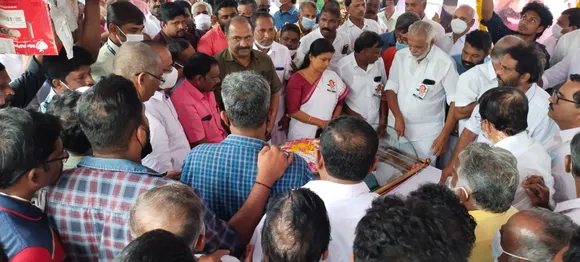 ചാത്തന്നൂർ മുൻ എംഎൽഎയും കെപിസിസി ജനറൽ സെക്രട്ടറിയുമായിരുന്ന ഡോ. ജി പ്രതാപവർമ്മ തമ്പാന് ചാത്തന്നൂരിൽ ആയിരങ്ങൾ അന്ത്യാഞ്ജലി നൽകി