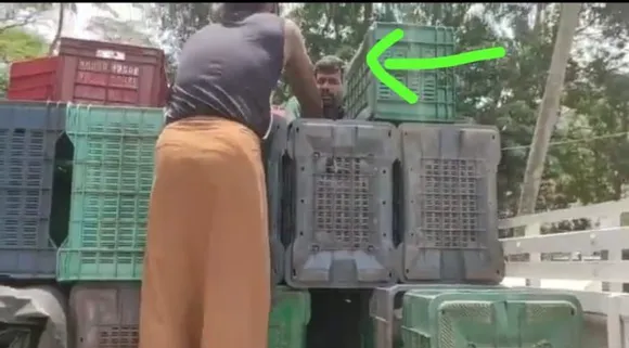 കൊല്ലം ആര്യങ്കാവ് ചെക്ക് പോസ്റ്റില്‍ മനുഷ്യക്കടത്ത്: പച്ചക്കറി വണ്ടിയില്‍ പെട്ടികള്‍ക്കിടയില്‍ ഒളിച്ചു കടക്കാന്‍ ശ്രമിച്ചയാളെ പോലീസ് പിടികൂടി, വീഡിയോ