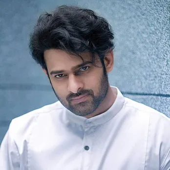 പോസ്റ്ററിനൊപ്പം സെൽഫി എടുക്കൂ പ്രഭാസിനെ നേരിൽ കാണാൻ അവസരം നേടൂ