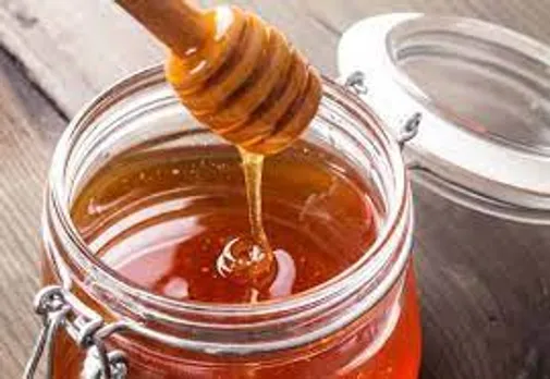 ലോകത്തിലെ ഏറ്റവും മികച്ച ആരോഗ്യ ഭക്ഷണങ്ങളിൽ ഒന്നായി കണക്കാക്കപ്പെടുന്ന തേൻ പല ഭക്ഷണങ്ങളിലും ഉപയോഗിക്കുന്നു; രുചി മാത്രമല്ല ആരോഗ്യപരമായ ഗുണങ്ങളുടെ കാര്യത്തിലും തേൻ വളരെ സമ്പന്നം..