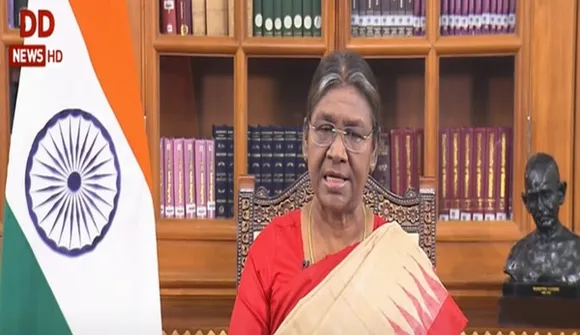 ഭരണഘടന അംഗീകരിച്ച് മുന്നോട്ടു പോകേണ്ടത് പൗരന്റെ കടമ; കേന്ദ്ര ഇടപെടൽമൂലം ഇന്ത്യ അതിവേഗംവളരുന്ന സമ്പദ്‌വ്യവസ്ഥയായി ! റിപ്പബ്ലിക് ദിന സന്ദേശവുമായി രാഷ്ട്രപതി