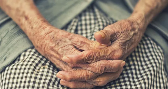 ചുംബനത്തിനു കാത്തു നില്കാതെ 'അമ്മ' യാത്രയായി…