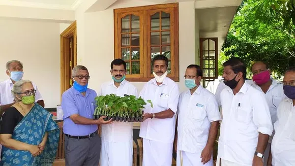 "കേരള യൂത്ത് ഫ്രണ്ട് (എം) പാലക്കാട് ജില്ലാ കമ്മിറ്റിയുടെ നേതൃത്വത്തിൽ ലോക പരിസ്ഥിതി ദിനത്തിൽപച്ചക്കറി വിത്ത് പാക്കറ്റ് വിതരണം ചെയ്തു