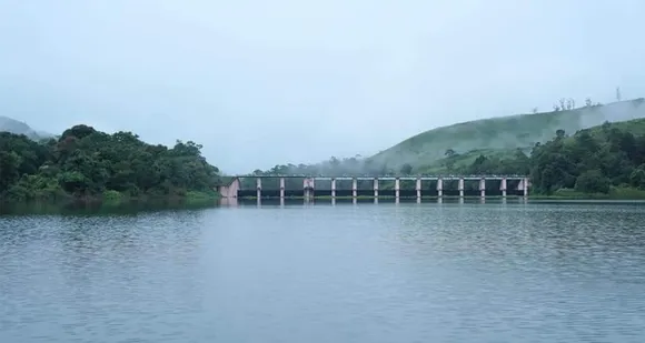 മുല്ലപ്പെരിയാറിലെ ജലനിരപ്പ് 141.90 അടിയായി, സ്പിൽവേയിലെ ഒരു ഷട്ടർ തമിഴ്നാട് അടച്ചു; മുല്ലപ്പെരിയാറില്‍ നിന്ന് തമിഴ്‌നാട് വീണ്ടും വെള്ളം കൊണ്ടുപോയി തുടങ്ങി