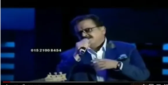 ഇളയനിലാ' ലൈവ് പാടുന്നതിനിടെ പിന്നണി വായിച്ച ഫ്ലൂട്ടിസ്റ്റിന് നോട്ട് സ്ലിപ്പ് ആയിപ്പോയി; വായ്ത്താരി കൊണ്ട് ഫ്ലൂട്ടിനെ പൂരിപ്പിച്ച് ഒന്നും സംഭവിക്കാത്ത പോലെ എസ്പിബി, കയ്യടിച്ച് സദസ്സ്; വീഡിയോ വീണ്ടും വൈറലാകുന്നു‌
