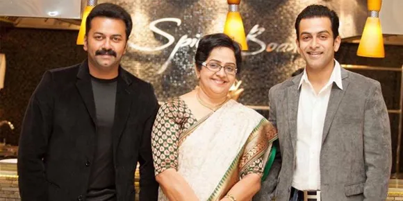 ചെറുപ്പത്തിലേ പൃഥ്വിരാജും ഇന്ദ്രജിത്തും സംഘപരിവാര്‍ ശാഖയില്‍ പോയിരുന്നു;യുക്തിവാദിയാണ് പൃഥ്വിരാജ് എന്നത് എല്ലാവരും വെറുതെ ധരിക്കുന്നതാണ്: മല്ലിക സുകുമാരന്‍