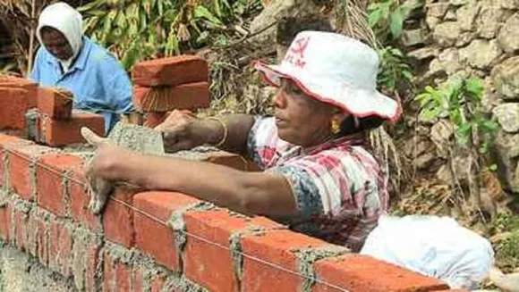 പിങ്ക് ലാഡർ: വീടുനിർമ്മാണരംഗത്തെ വനിതകൾ മാത്രമുള്ള ആദ്യ കൺസ്ട്രക്ഷൻ കമ്പനി