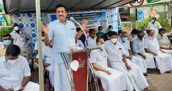 കേന്ദ്ര-സംസ്ഥാന സർക്കാരുകളുടെ ജനദ്രോഹ നയങ്ങൾക്കെതിരെ മണ്ണാർക്കാട് നിയോജക മണ്ഡലം യുഡിഎഫ് കമ്മിറ്റിയുടെ നേതൃത്വത്തിൽ ധർണ നടത്തി