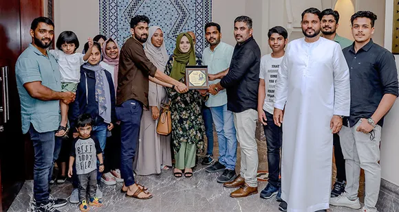 ഫാത്തിമ തഹ്ലിയയെ ഷാർജ അഴീക്കോട് മണ്ഡലം കെഎംസിസി സ്നേഹോപഹാരം നൽകി ആദരിച്ചു