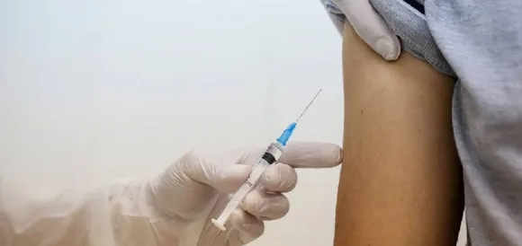 ആരോഗ്യപ്രശ്നം; 5 കോടി നഷ്ടപരിഹാരം വേണമെന്ന് കോവിഷീൽഡ് വാക്സിൻ പരീക്ഷണത്തിൽ പങ്കെടുത്ത ചെന്നൈ സ്വദേശി