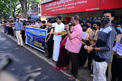 യുദ്ധവിരുദ്ധ സമാധാന റാലി സംഘടിപ്പിച്ച് വിദ്യാരംഭം സെൻട്രൽ സ്കൂൾ