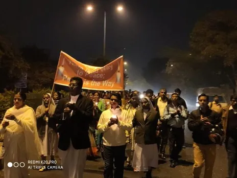 ഡൽഹിയിൽ സമാധാനം പുനഃസ്ഥാപിക്കാൻ ആഹ്വാനം ചെയ്ത് ആർ കെ പുരം സെന്‍റ് തോമസ് ദേവാലയത്തിന്‍റെ സമാധാന റാലി