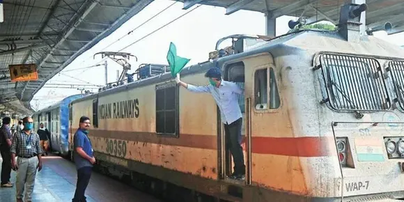 നീങ്ങിത്തുടങ്ങിയ തീവണ്ടിയില്‍നിന്ന് ഇറങ്ങാന്‍ ശ്രമം; യുവതിക്ക് ഗുരുതരപരിക്ക്