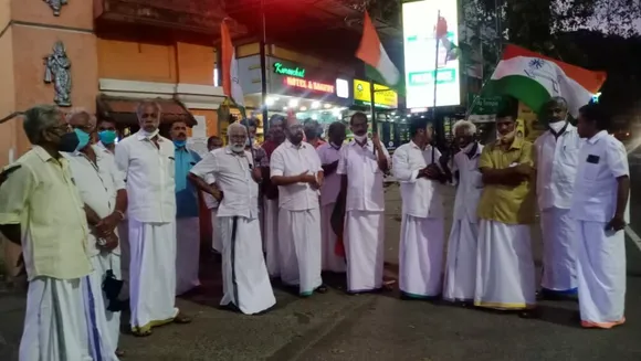 പാർലമെന്റിനു മുൻപിൽ കെ റെയിൽ പദ്ധതിക്കെതിരെ പ്രതികരിച്ച കോൺഗ്രസ് എംപിമാരെ പോലീസ് മർദ്ദിച്ചതിൽ പ്രതിഷേധിച്ച് കടുത്തുരുത്തിയിൽ കോൺഗ്രസ് പ്രവർത്തകർ പ്രകടനം നടത്തി