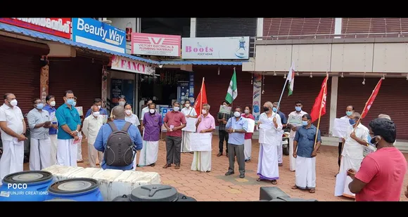 ദൈനംദിന ഇന്ധനവില വര്‍ധനയില്‍ പ്രതിഷേധിച്ച് സംയുക്ത കർഷക സമിതി കല്ലടിക്കോട് പോസ്റ്റോഫീസിനു മുമ്പിൽ പ്രതിഷേധ സമരം നടത്തി