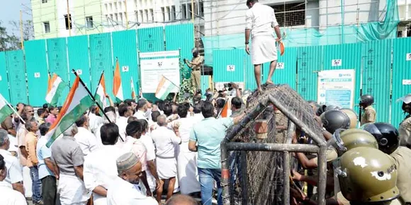 ചിറ്റൂർ മരം കൊള്ള, 'ദൃശ്യം' മോഡൽ അട്ടിമറിക്ക് ശ്രമം - പാലക്കാട് ഡിസിസി വൈസ് പ്രസിഡൻ്റ് സുമേഷ് അച്യുതൻ