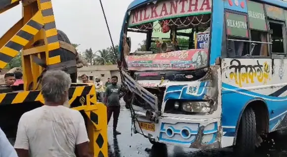 ഒഡീഷ ട്രെയിൻ ദുരന്തം; പരുക്കേറ്റവരുമായി പോയ ബസ് ​ബം​ഗാളിൽ അപകടത്തിൽപ്പെട്ടു