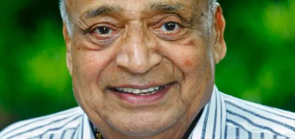 അടയാളങ്ങള്‍ ബാക്കിയാക്കി ഓര്‍മയായത് വീരനാം നായകന്‍ ! അമേരിക്കന്‍ സാധ്യതകളെ പ്രണയിച്ചു, കുത്തക സാമ്രാജ്യത്വ ഭീമനെതിരെ പടവാളോങ്ങി ! കലഹിച്ച ഇസങ്ങളോട് വിടചൊല്ലി വീരനായി ജൈത്രയാത്ര !!