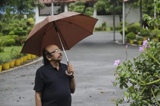 "ഇന്ത്യ എന്ന സ്വപ്നം" ഫാഷിസം രാജ്യത്തെ അപായപ്പെടുത്തും. സച്ചിദാനന്ദൻ്റെ പുതിയ പുസ്തകം ഉയർത്തുന്ന പൊള്ളുന്ന ചോദ്യങ്ങൾ... (പുസ്തക അവലോകനം)