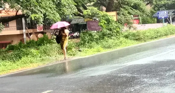 കൊടുംചൂടിന് ആശ്വാസമായി പാലക്കാട് നഗരത്തിലെ ചാറ്റൽ മഴ