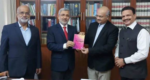 പ്രശസ്ത കവി ജോയി വാഴയിൽ (ഐഎഎസ്) രചിച്ച ഫാസട്സ് ഓഫ് ഫ്രീഡം, നിറമെഴുതും പൊരുൾ (കവിതാ സമാഹാരം) എന്നീ രണ്ടു പുസ്തകങ്ങൾ റിട്ട. ജസ്റ്റിസ്‌ കുര്യൻ ജോസഫ് പ്രകാശനം ചെയ്തു