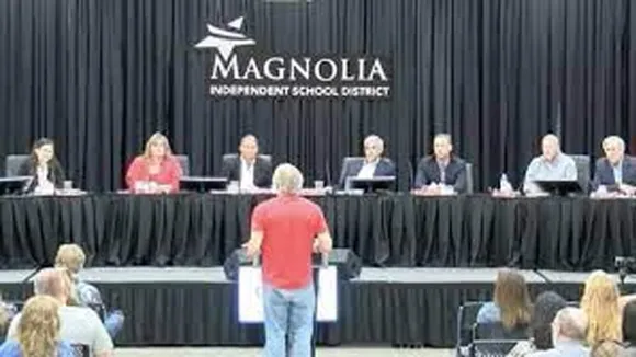 മുടി നീട്ടിവളർത്തിയതിന് ഒമ്പതുവയസുകാരനെ അടക്കം സസ്‌പെൻഡ് ചെയ്തു ,ഉച്ചഭക്ഷണ ഇടവേളകൾ നിഷേധിച്ചു : സ്‌കൂളിനെതിരെ ഹർജി നൽകി വിദ്യാർത്ഥികൾ