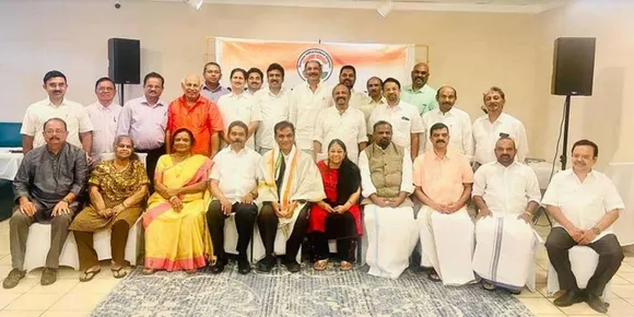 സ്റ്റാഫോർഡ് സിറ്റി മേയർ കെൻ മാത്യുവിന് ഒഐസിസിയുഎസ്എ ആദരിച്ചു