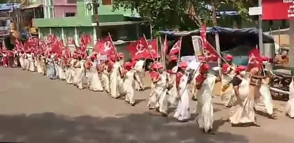 മലമ്പുഴ നിയോജക മണ്ഡലം എൽ.ഡി.എഫ് സ്ഥാനാർത്ഥി എ പ്രഭാകരൻ്റെ തെരഞ്ഞെടുപ്പു പ്രചരണാർത്ഥം മഹിള അസോസിയേഷൻ റോഡ് ഷോ നടത്തി