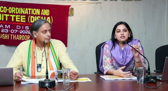 തിരുവനന്തപുരം ജില്ലയിലെ കേന്ദ്രാവിഷ്‌കൃത പദ്ധതികളുടെ പുരോഗതി വിലയിരുത്തൽ ; യോഗം കളക്ടറേറ്റ് കോണ്‍ഫറന്‍സ് ഹാളില്‍ നടന്നു