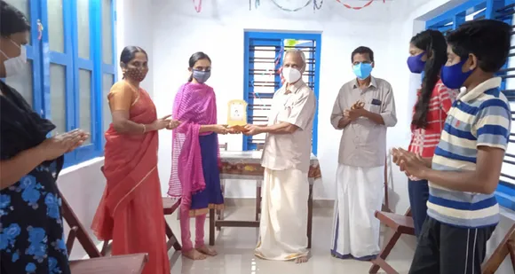 എംജി യൂണിവേഴ്സിറ്റിയുടെ ബിഎസ്‌സി മാത്‍സ് പരീക്ഷയില്‍ 4-ാം റാങ്ക് ജേതാവായ ശ്രീലക്ഷ്മിയെ അനുമോദിച്ചു