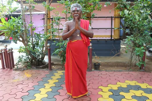 നെമ്മാറ വല്ലങ്ങി വേലയെക്കുറിച്ച് പൂജാരിയും കവിയുമായ രക്കപ്പൻസ്വാമി പാടുകയാണ്... നവമാധ്യമങ്ങള്‍ ഏറ്റെടുത്ത് വൈറലായി സ്വാമിയുടെ വേലപാട്ട്