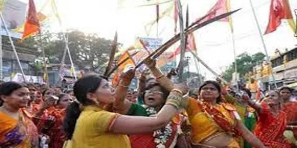 രാമനവമി ആഘോഷത്തില്‍ സംഘര്‍ഷം ; വാഹനങ്ങള്‍ കത്തിച്ചു