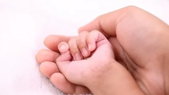 കോഴിക്കോട് റംബൂട്ടാൻ വിഴുങ്ങി ചികിത്സയിലായിരുന്ന ഒന്നര വയസ്സുകാരി മരിച്ചു